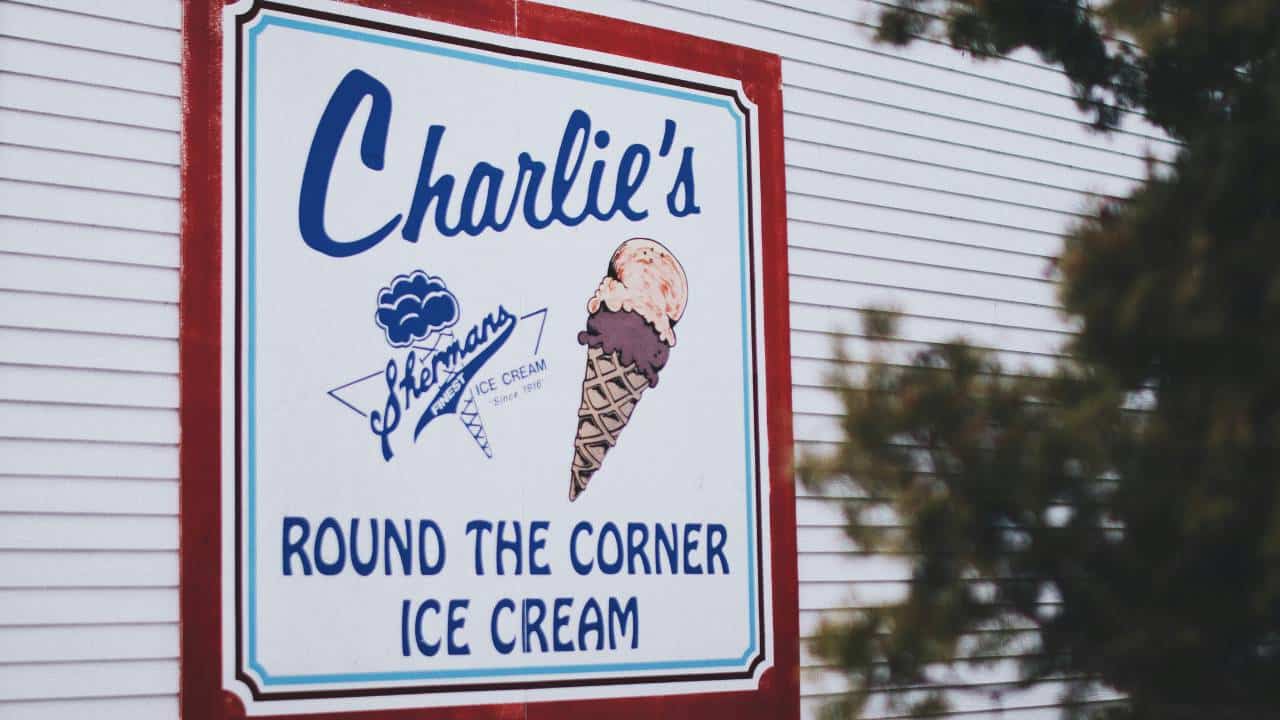 A sign on the wall advertising an ice cream shop